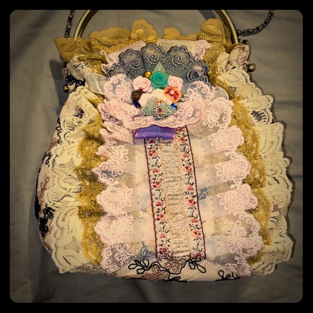 Malian boutique small bag with chain link